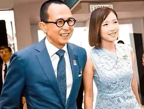 李泽楷|李泽楷贼精：甩了梁洛施只认娃，玩弄港姐5年，新欢强势上位？