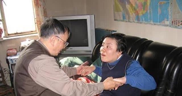 吴有情聊|祸不单行！姐姐在北大坠崖身亡，妹妹在清华铊中毒，只有7岁智商