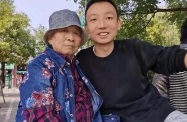 街拍|杜新枝支持者齐聚河南，想打姚威田静一家子主意，孩子都不放过？