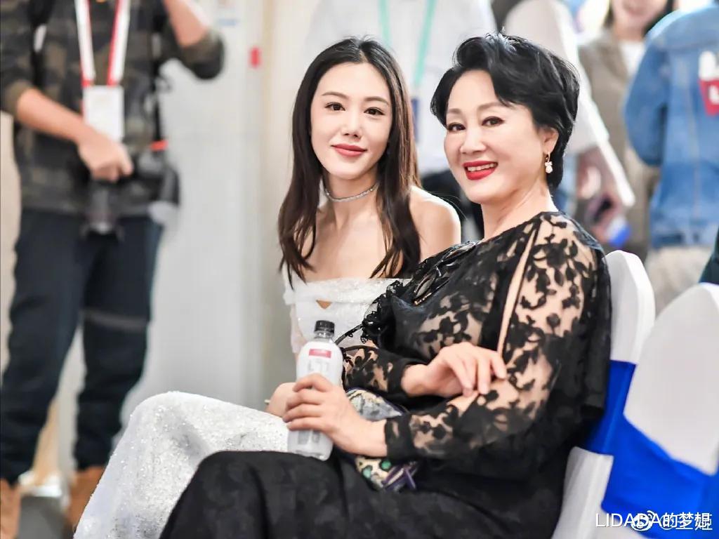LIDADA的梦想 著名演员王姬：29岁嫁初恋，恩爱三十年生两子，幸福背后有心酸和悔恨