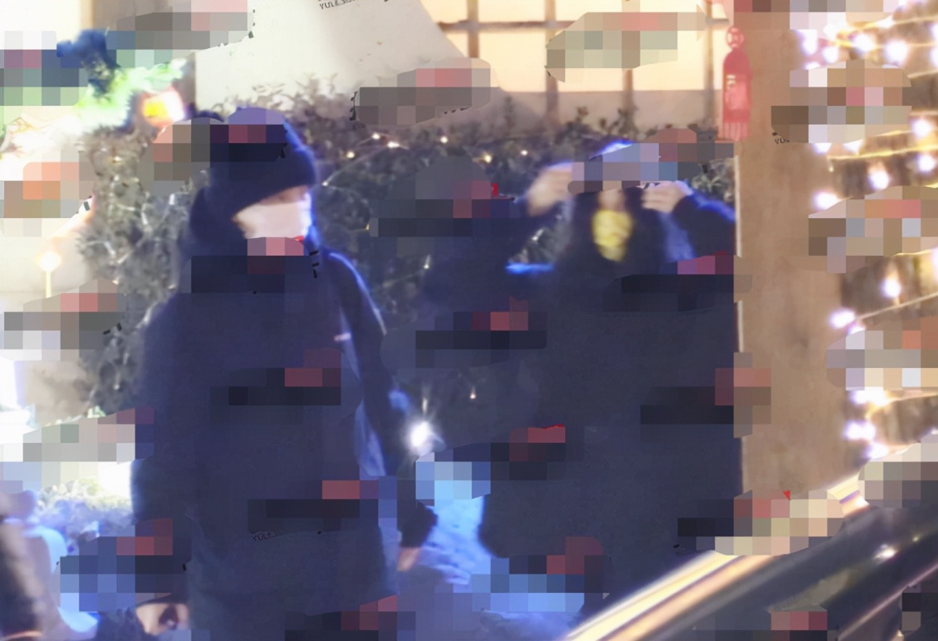 陶虹|陶虹携女儿深夜泡汤，13岁徐小宝身高直逼妈妈，曾拍电影被骂太丑