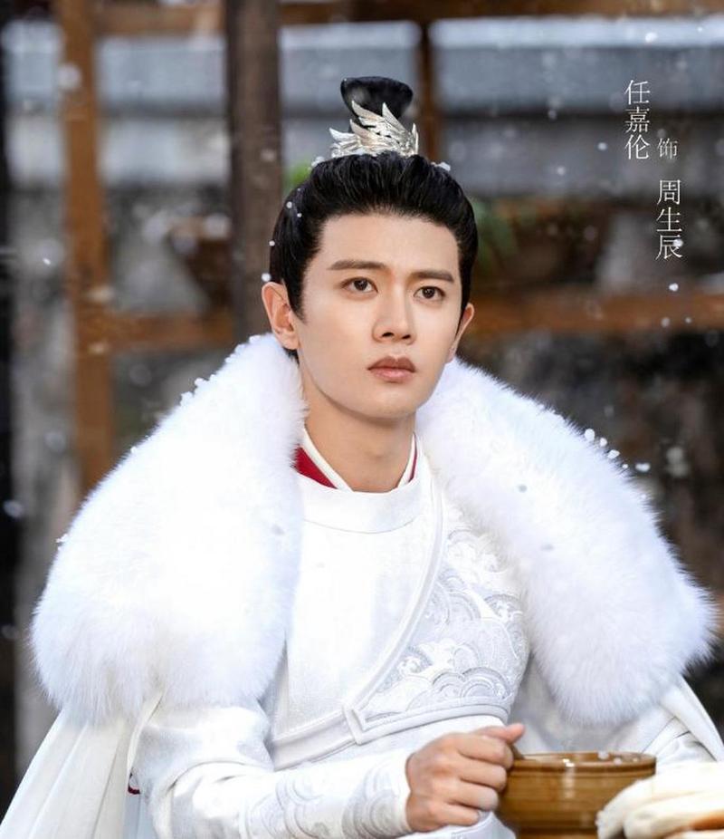 李湘|你们要的甜剧来了，任嘉伦新剧过审，女主是小他3岁的“小花”