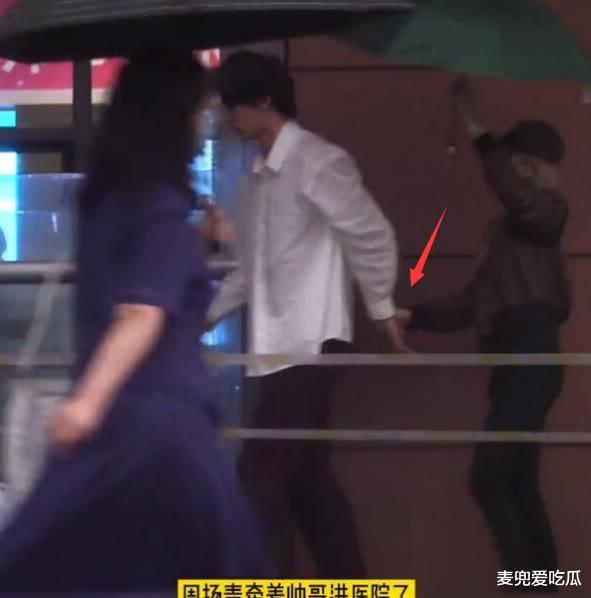 周扬青|与罗昊刚分手？周扬青牵手陈瑞丰去医院，两人年龄相差6岁