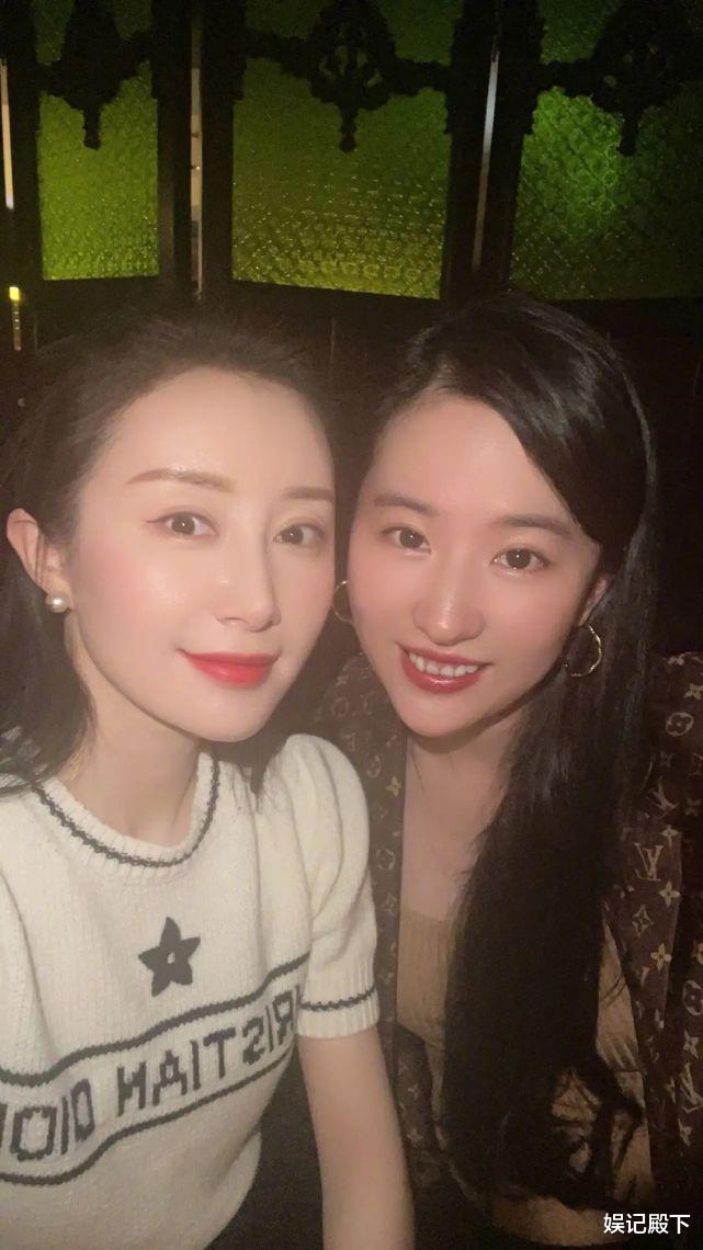 舒畅|刘亦菲舒畅同框合影，因暴漏天仙牙龈被骂惨，舒畅，咱不背这个锅