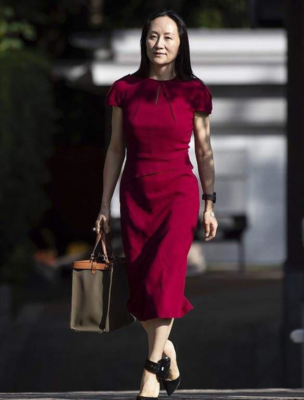 西装|孟晚舟打扮时尚出庭，一袭红裙展现职场女性霸气，逆境仍魅力十足