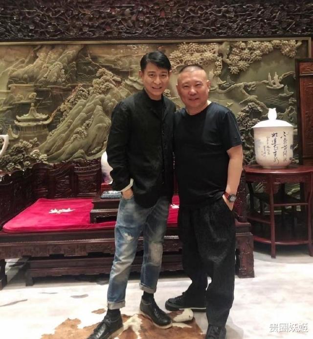 刘德华|60岁刘德华身体健朗，与朱丽倩恩爱低调生活，遗憾只有一个女儿