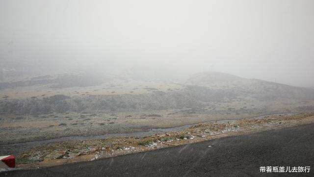 东达山 川藏线上海拔最高的东达山，号称生命禁区，一年至少10个月会下雪