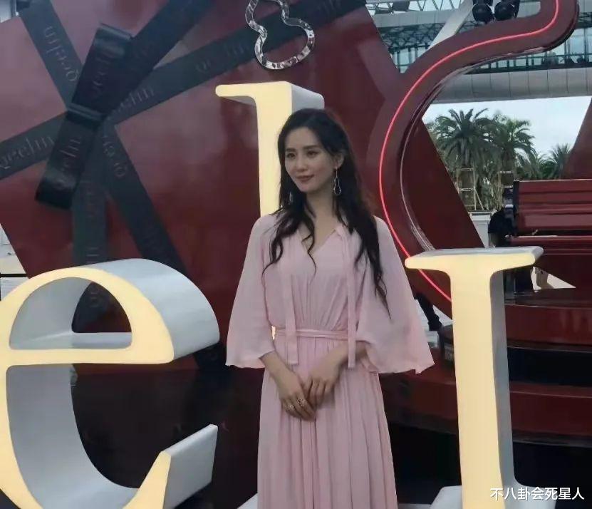 王艳|谁说鼻子高才出美人?这10位小鼻子、塌鼻子女星,个个精致可爱