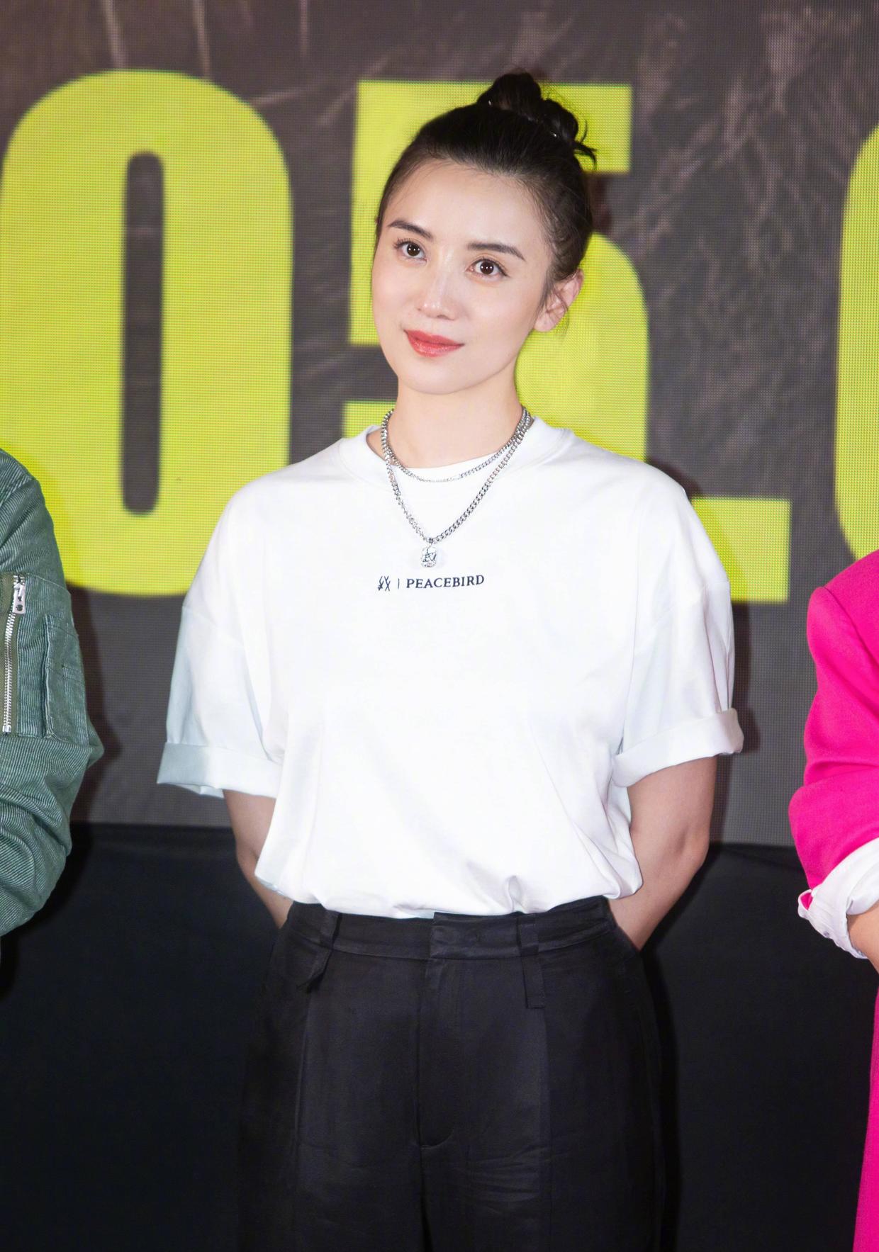 何有强|宋佳真“招摇”，穿一身LV西服套装“豪气十足”，高调又有气场