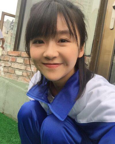 周雨彤|杨紫: 我卸妆了，周雨彤: 我也卸妆了，宋伊人: 麻烦让开