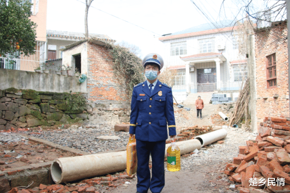 楚乡民情 鄂州市临空经济区消防救援大队春节前夕走访慰问辖区困难家庭
