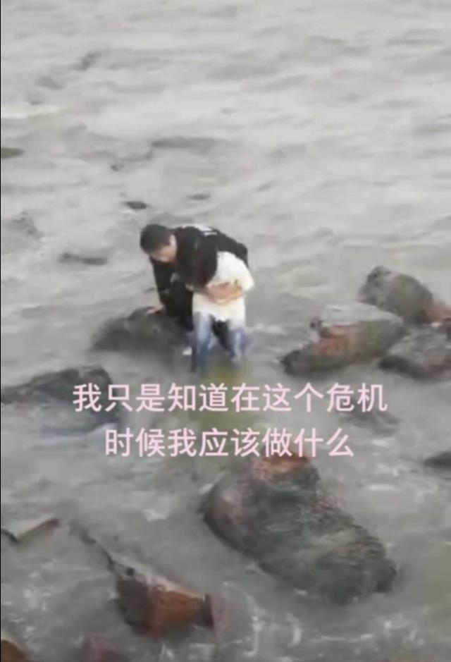 范范聊凡 行侠仗义！太极之王该出手时就出手，勇救投海花季少女