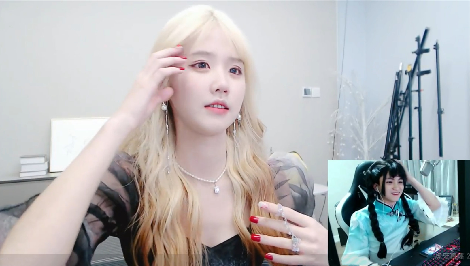 小姐姐|六尾单手SOLO井川里予，放水放到太平洋，COS女装还看到了小姐姐素颜