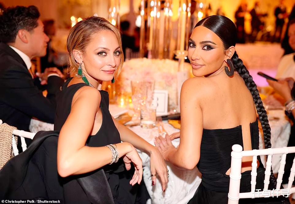 希尔顿|希尔顿40岁成人妻，昔日小妹卡戴珊为其提裙摆送嫁，奢华婚礼曝光