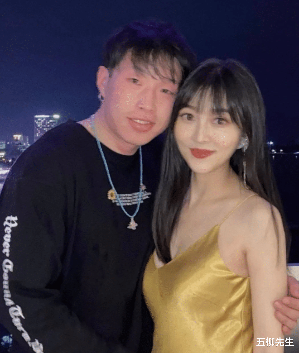 德云社|祝老婆单身？德云社烧饼送520礼物翻车，本尊：吃没文化的亏了