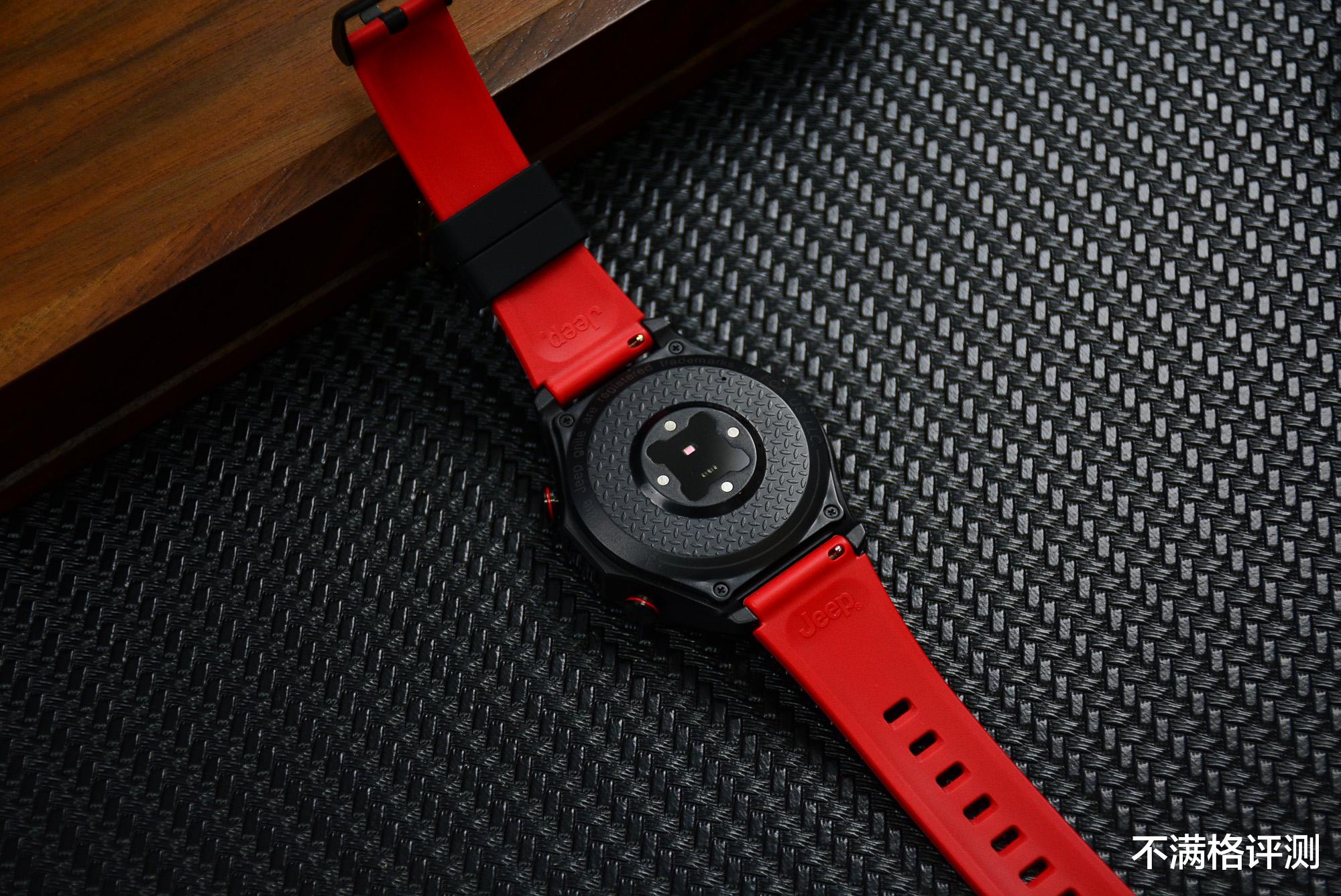 黑骑士|硬汉的玩具：能插SIM卡，还能打游戏的智能手表，Jeep黑骑士评测