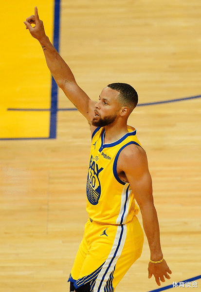 斯蒂芬·庫里|37+7+4！庫里打破哈登紀錄，單月85記三分太狠，得分王+三分王全都要