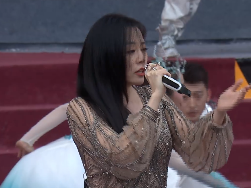 央视|央视五一晚会直拍，怼脸拍显露众星颜值，张靓颖张雪迎美到路人