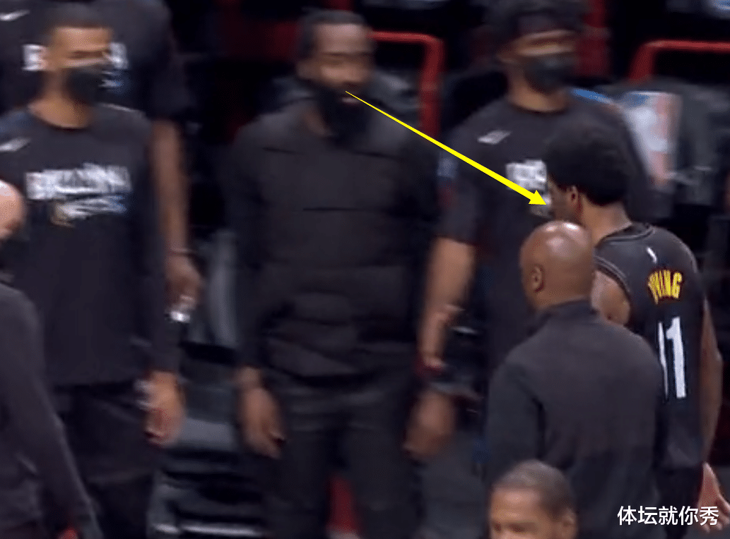 凱里·歐文|悲劇！歐文情緒失控，怒噴小黑雙雙遭驅(qū)逐，KD安慰，哈登場邊抗議