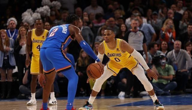 嘟小薯 倒数第1爆冷26分逆转湖人!威少大3双+10失误还被驱逐!浓眉30+8