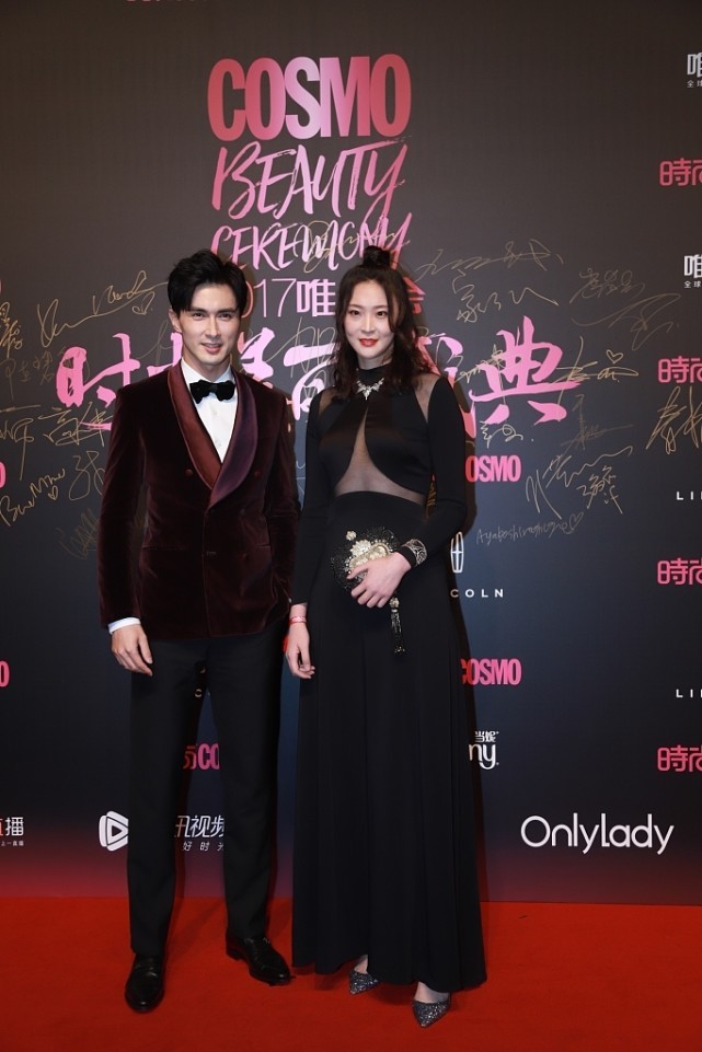 白小白的衣橱 惠若琪打扮起来挺美的，穿透视裙真撩人，和191的高伟光差不多高