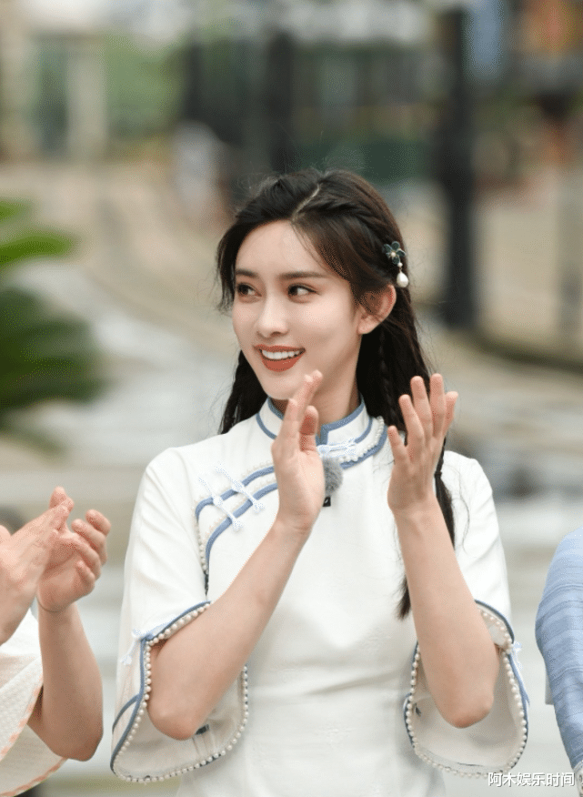 Angelababy|跑男成大型比美现场，杨颖姜贞羽孟子义宋祖儿，谁是最美的民国女神