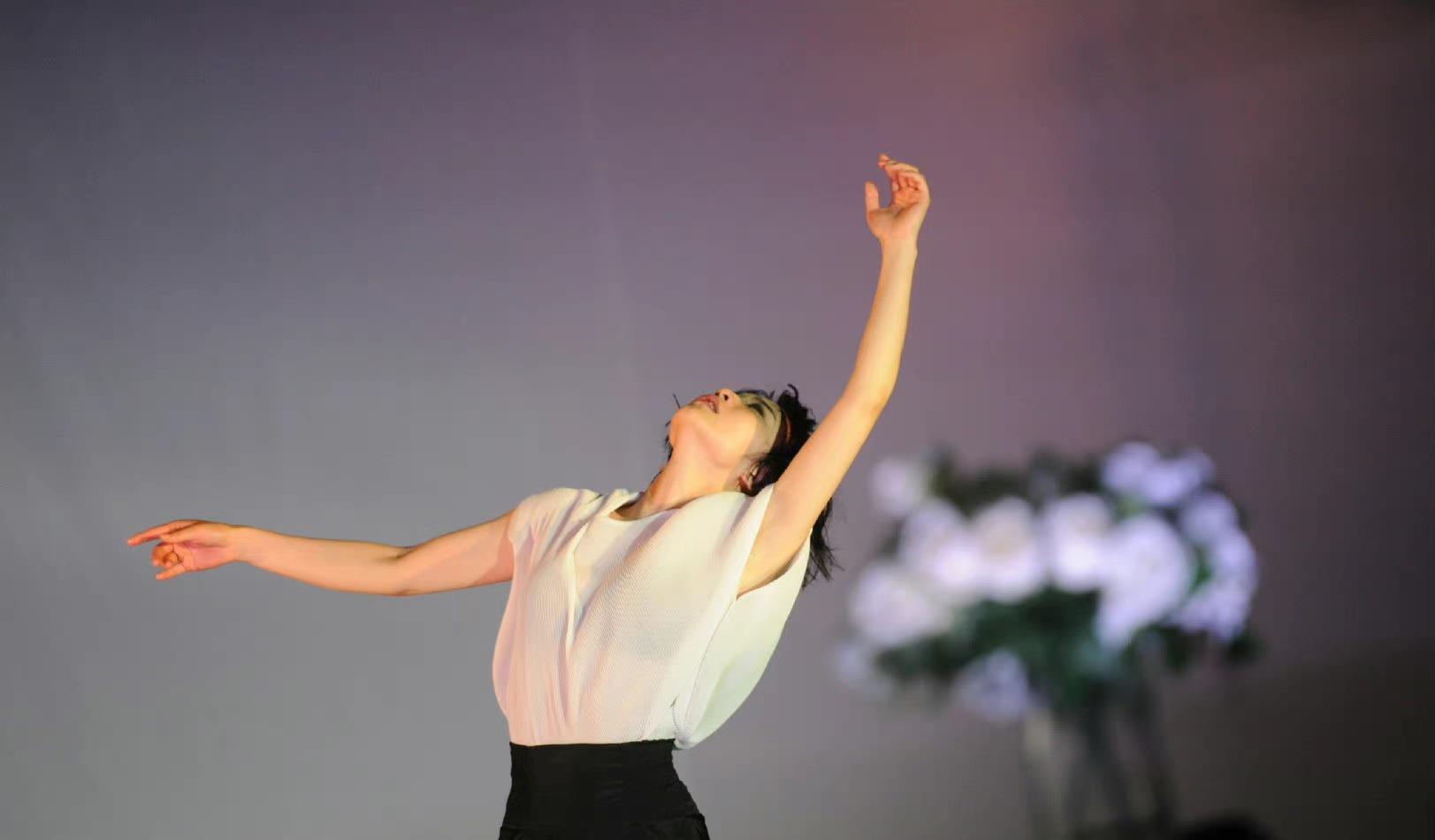 巩俐|首部电影就能和巩俐演对手戏，这个新人女演员，什么来头？