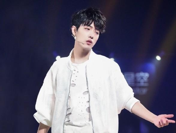 肖战|肖战误领作业被CCTV喊话，看到官方发的文案，这下不交都不行