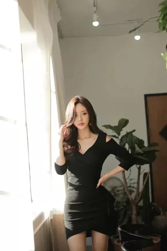 壹品穿搭|女神孙允珠高清时尚搭配：洋酒浪漫矜持佳丽诱惑迷你裙