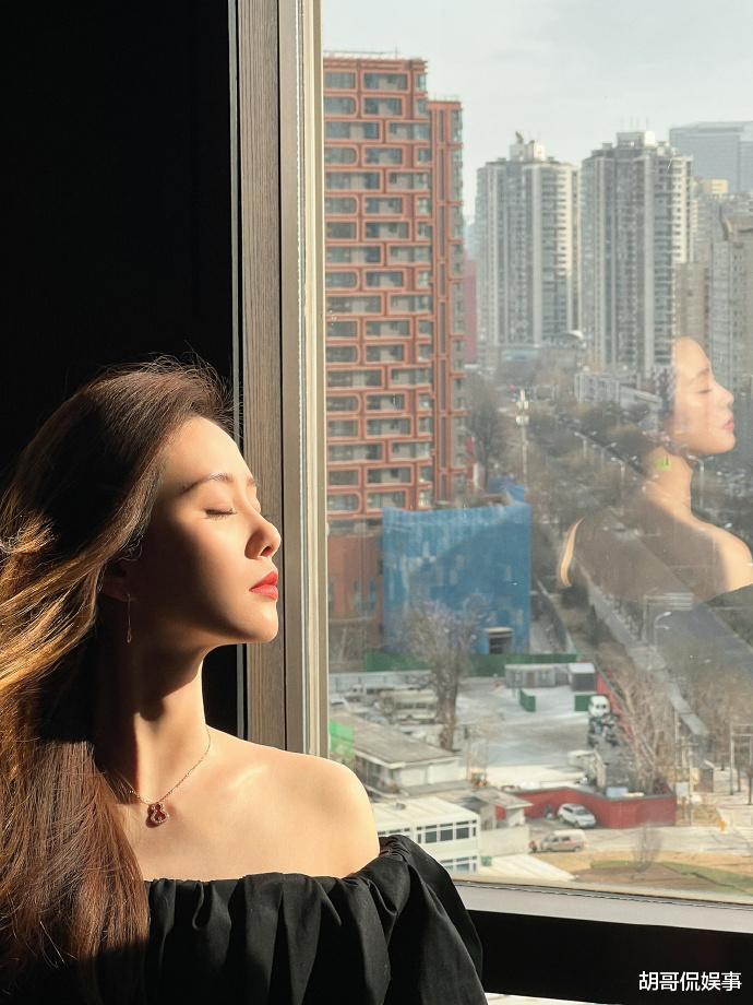 刘诗诗|刘诗诗气质如人，参加线下活动，气场十足的样子格外迷人