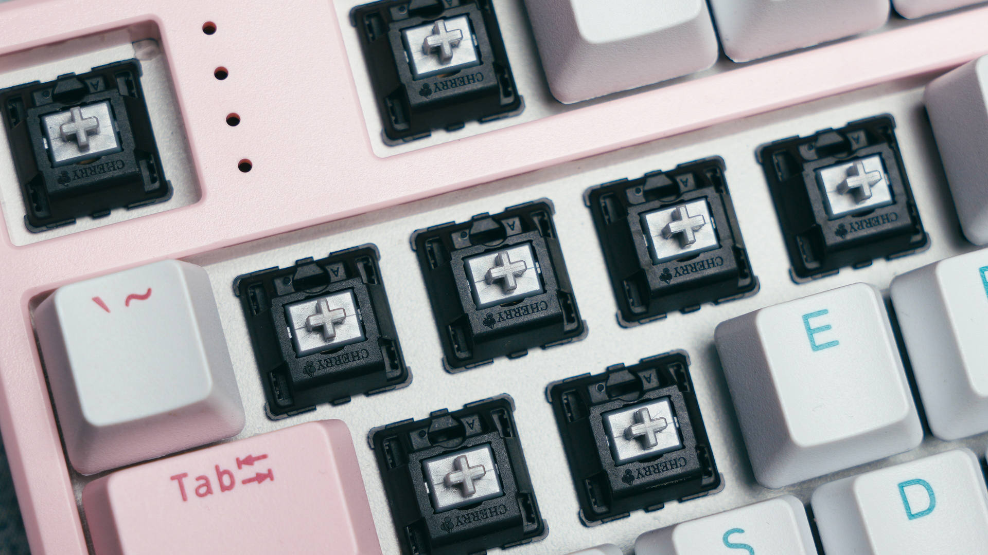 顯示器|肥宅電競快樂桌，我為桌面添置了哪些數碼好物？