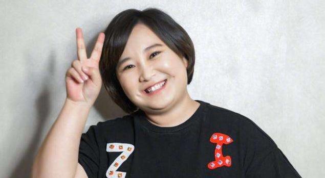 贾玲|现实难瘦P图来凑！贾玲短时间瘦不下来，网友帮助“瘦身”变爱豆