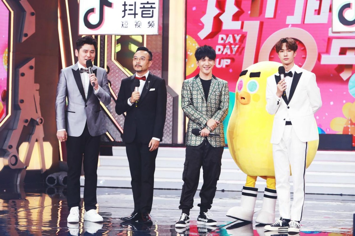 女孩|暴风雨后的湖南卫视求生欲太强,何炅汪涵合力拯救,出台全新节目