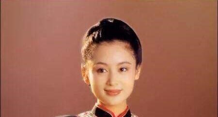 清浅微笑的我|陈红与许晴只差一岁,年轻时都是大美人,为何如今相貌差距这么大