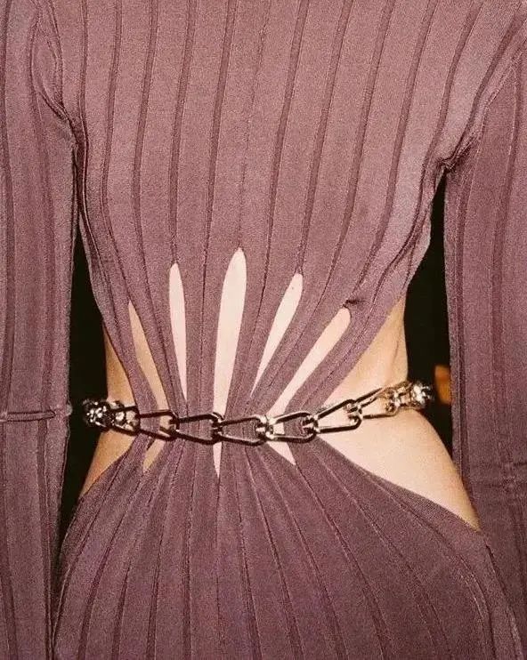 吉克隽逸|吉克隽逸被刷成冷白皮，却不如原来有气质，所以肤白不一定貌美