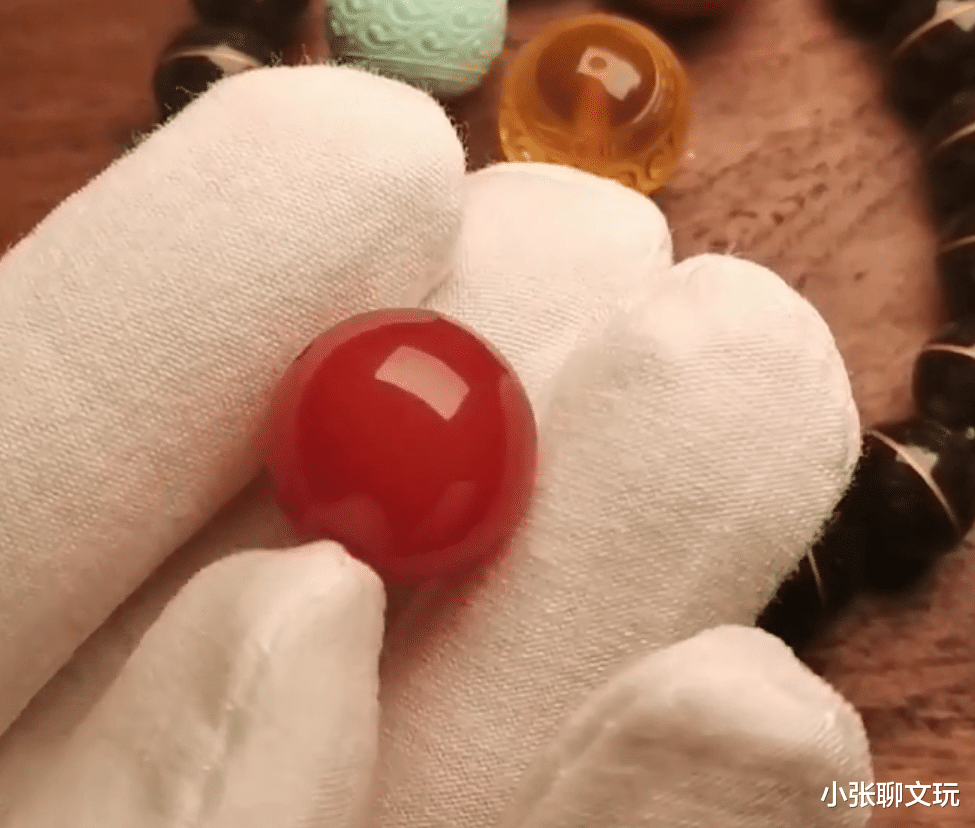 和田玉籽料|多宝手串应该选择什么材质的珠子，顶配多宝是什么样子的