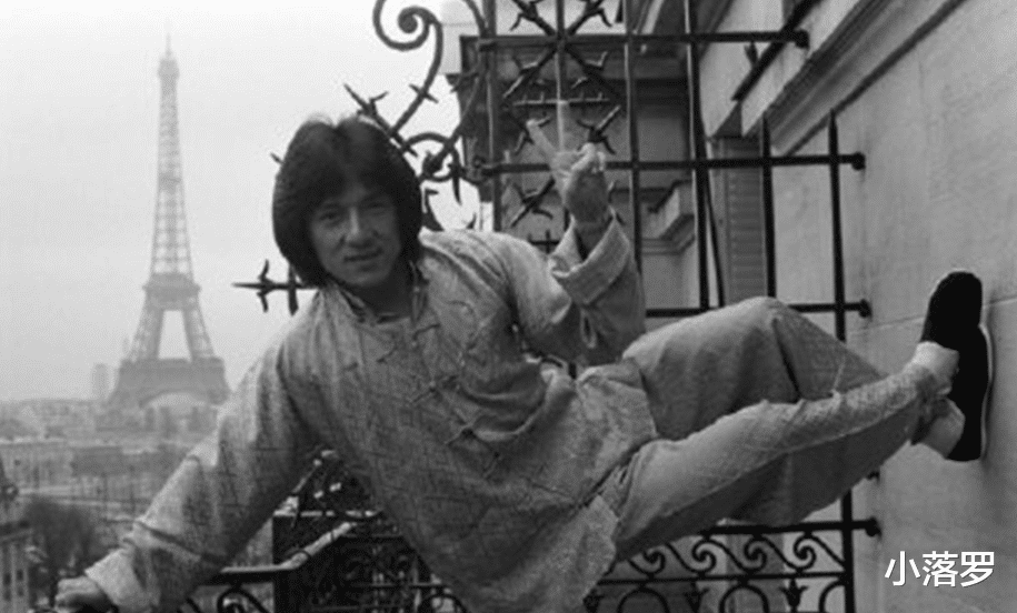 林青霞|19张罕见照：林青霞在美国洗“泡泡浴”，成龙在巴黎“飞檐走壁”