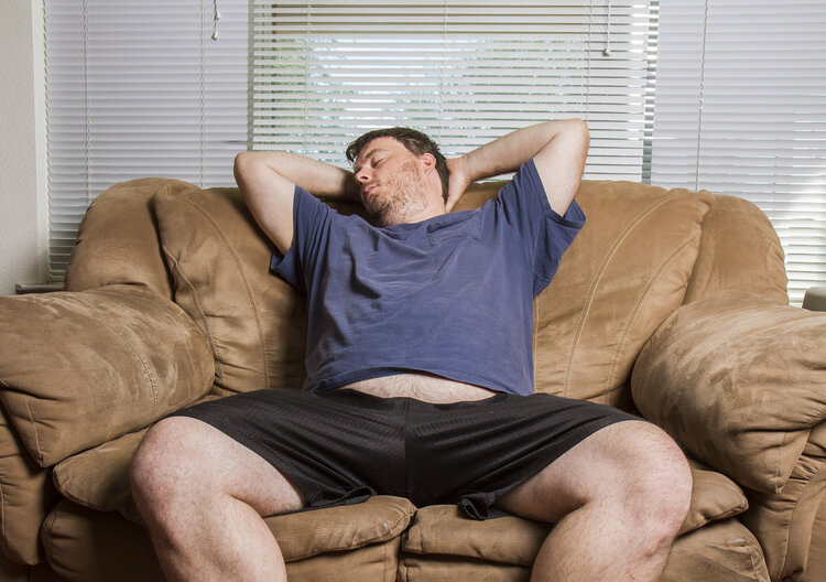 脑梗|53岁男子，脑梗瘫痪，医生提醒：中老年人晚饭后，要少做3件事