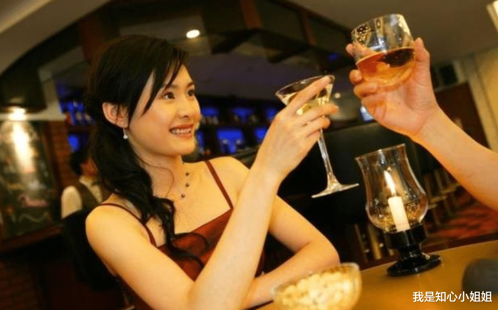 我是知心小姐姐 “下车费6万6，不给就让客人等着”“如你所愿，大家吃好喝好”