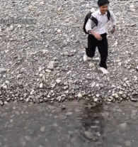 歪骆驼|论男生一定要准备两个手机的重要性，这是重点，但前提你得有女朋友