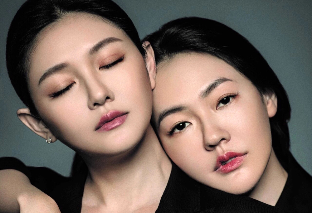 大S|住在热搜上的大小S姐妹 为什么老是要通过妈妈回应?是断网了吗?