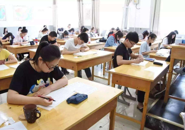 安妈育儿日|高考580分，复读后700分，这就解释了国家为啥要限制高考复读