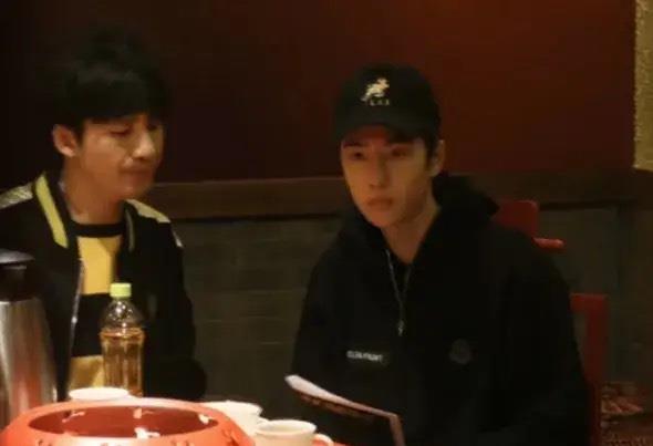 大张伟|他曾是“花儿乐队”小有名气队员，如今38岁的大张伟频上综艺