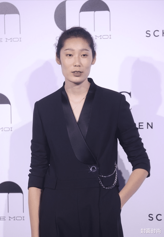 谭松韵|李娜孙俪朱婷同穿西装，看出演员和运动员的差别，年龄不是关键