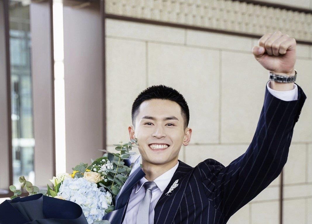 琳妹儿说|赵薇被张哲瀚事件牵连，着装往事被扒，社交平台遭网友留言谩骂