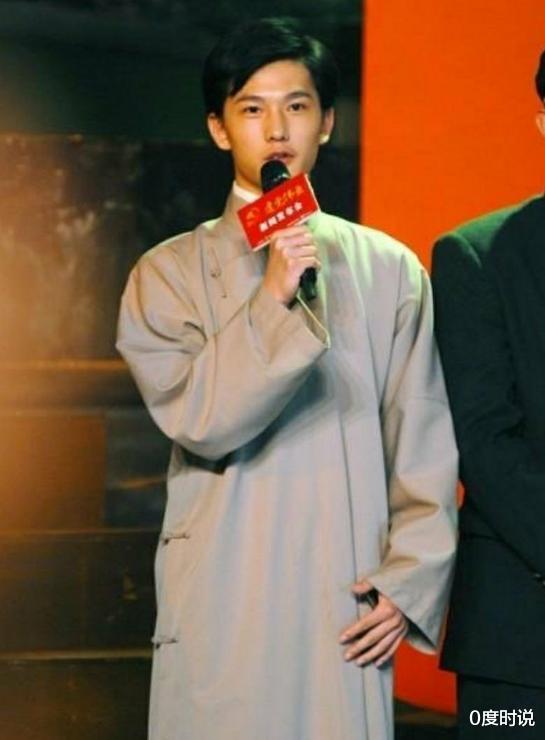 0度时说|杨洋真不愧是“军艺校草”！当他穿起民国长衫后，彻底不见油腻感
