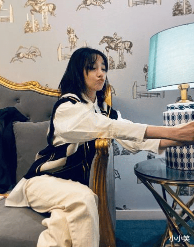 于小彤|小瞧陈小纭了！当她瘦身成功穿上“液体裤”，于小彤后悔都来不及