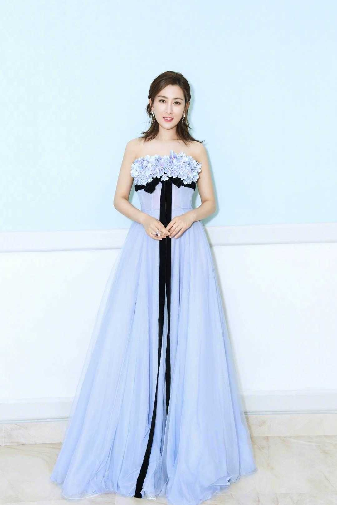 何有强 马苏终于不再高调，穿着一身“工装风”走机场，素颜还挺耐看的