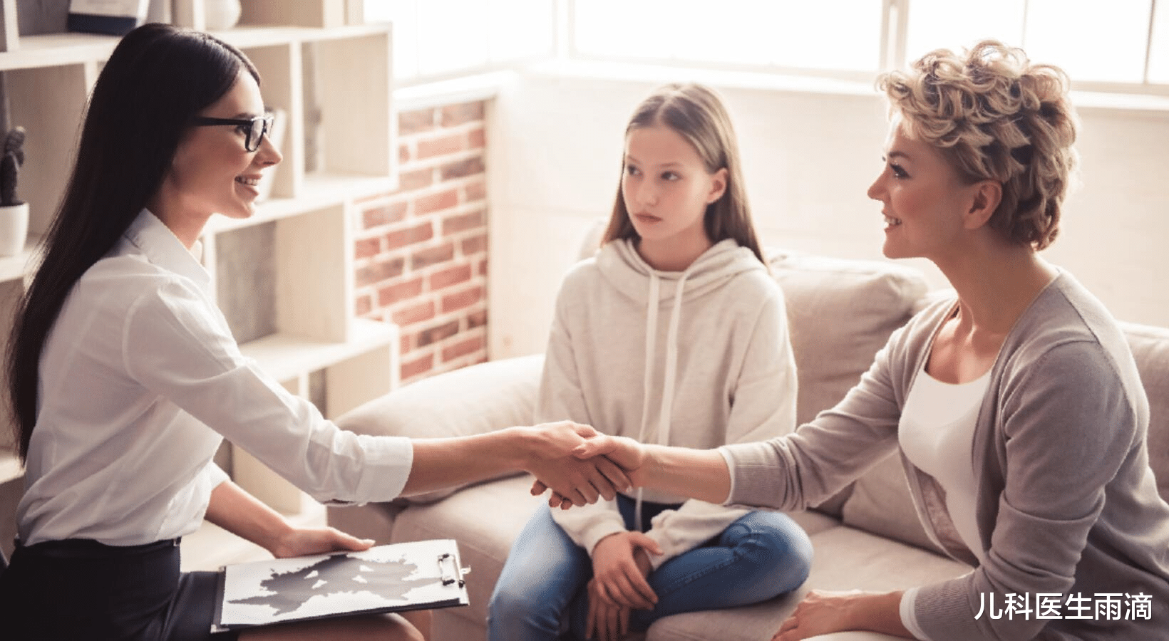 儿科医生雨滴|社恐妈妈生了个社交牛逼症的娃是种什么体验？宝妈：百感交集