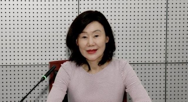 教师|她是重点大学校长,却因“沉迷美容”断送前程,曾是全国优秀教师